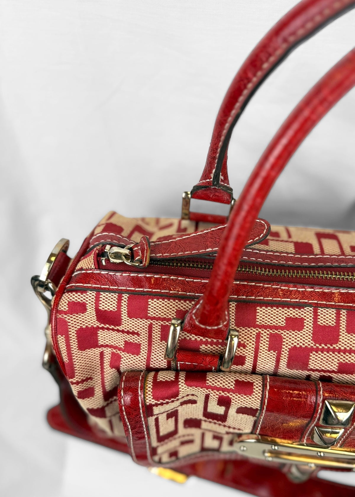 Vintage Guess 00´s Bag Studded in Red Silver Monogram