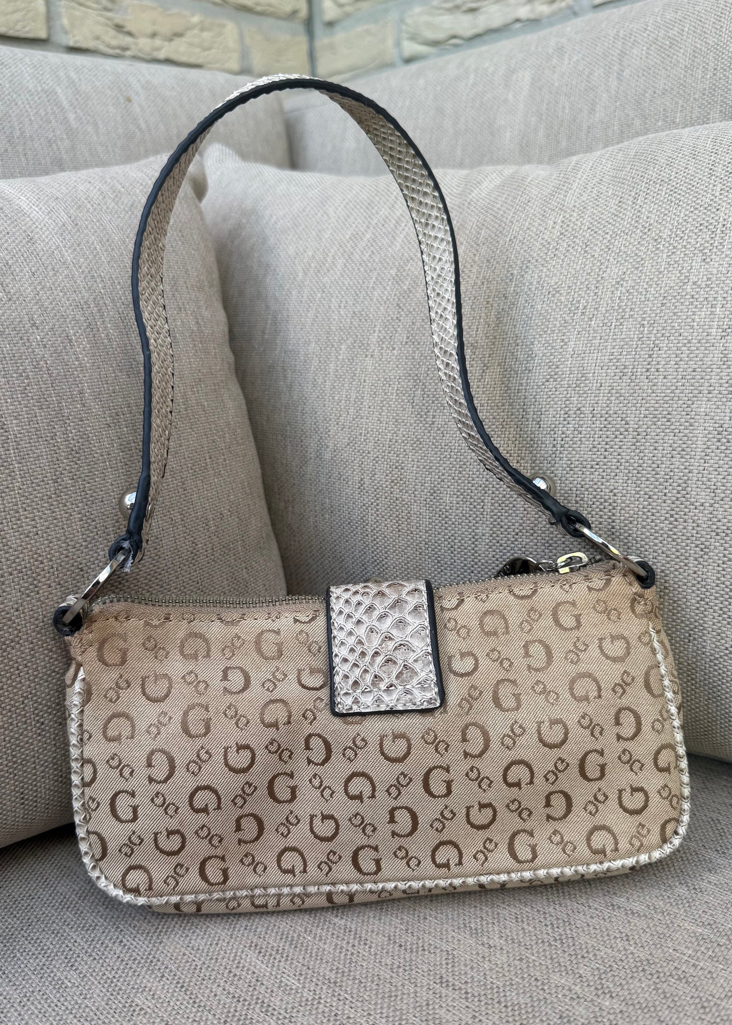 Vintage Guess Small Shoulderbag in Light Brown