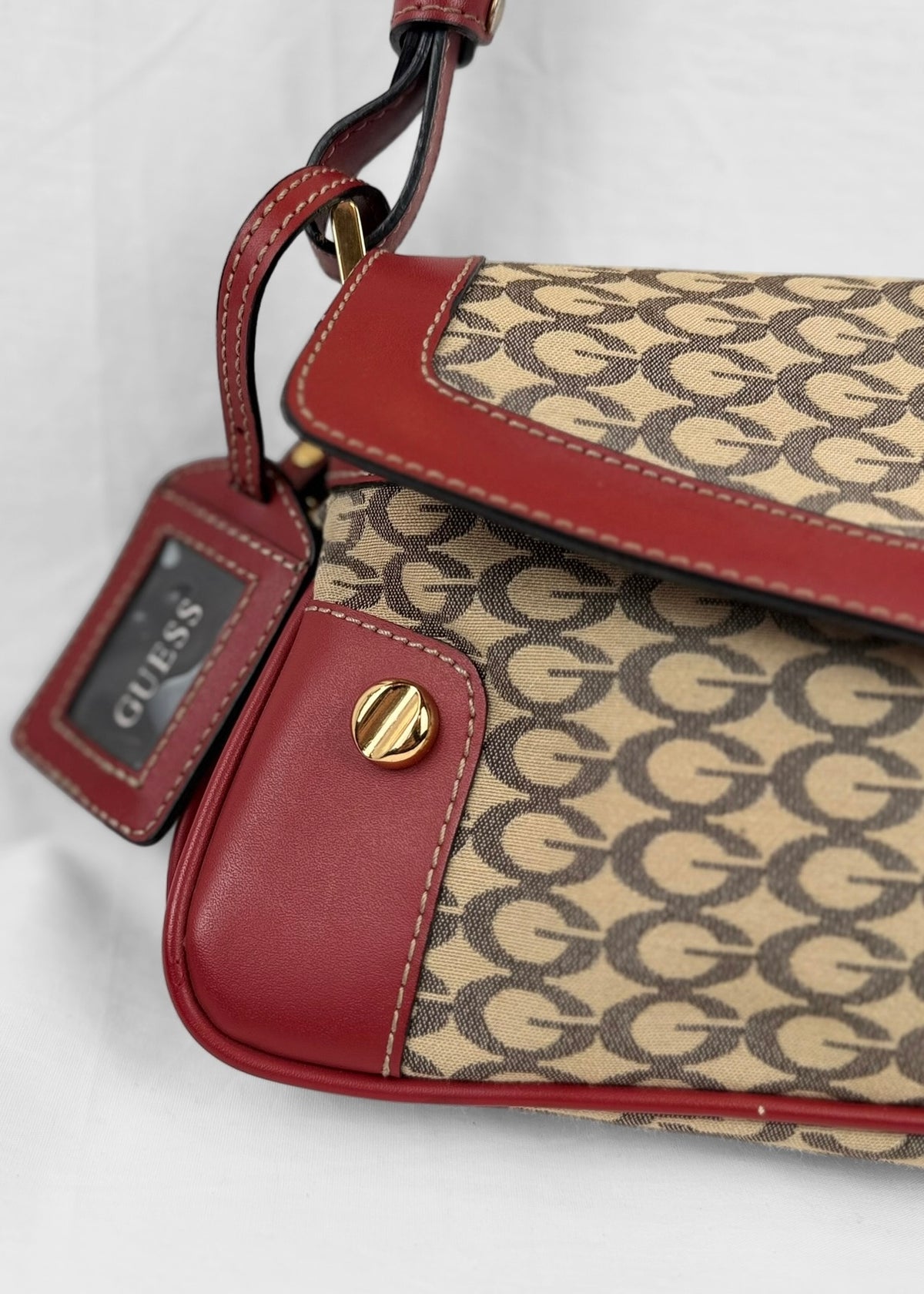 Vintage Guess Shoulderbag in Red Monogram