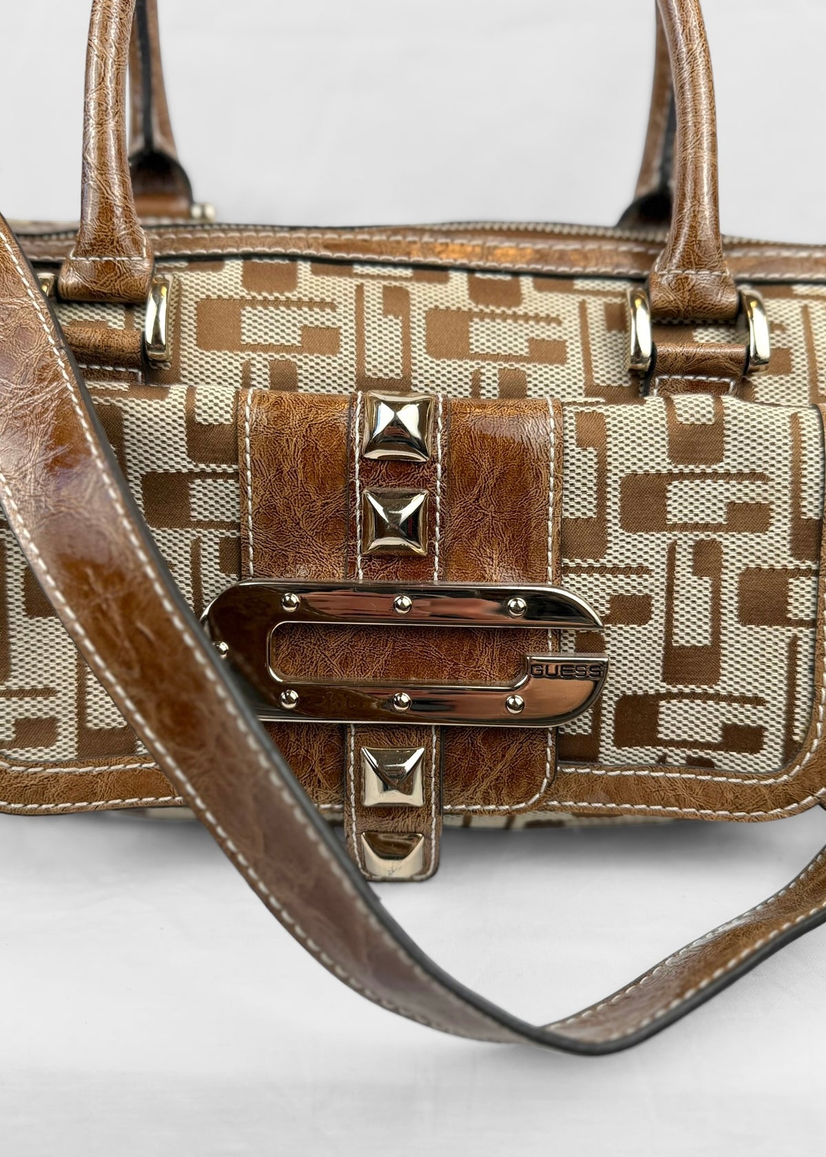 Vintage Guess 00´s Bag Studded in Brown Silver Monogram
