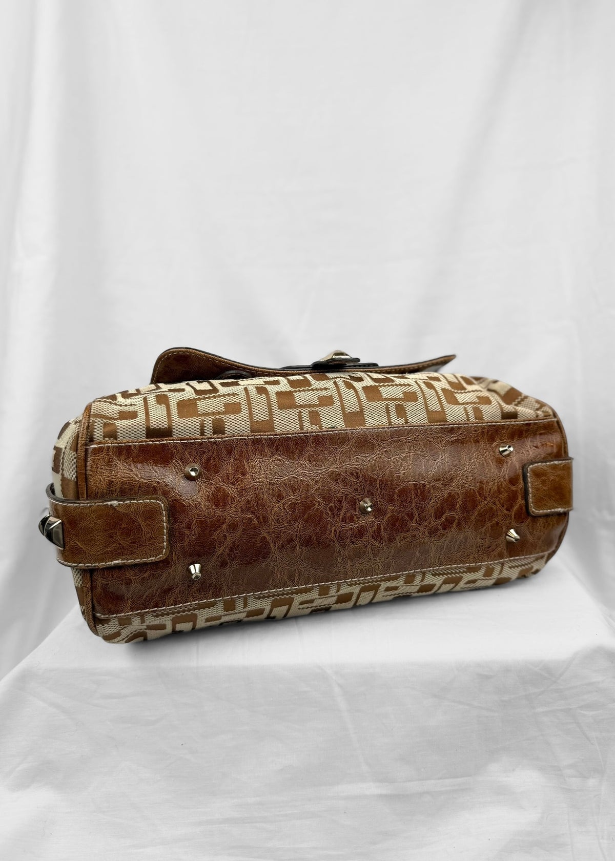 Vintage Guess 00´s Bag Studded in Brown Silver Monogram