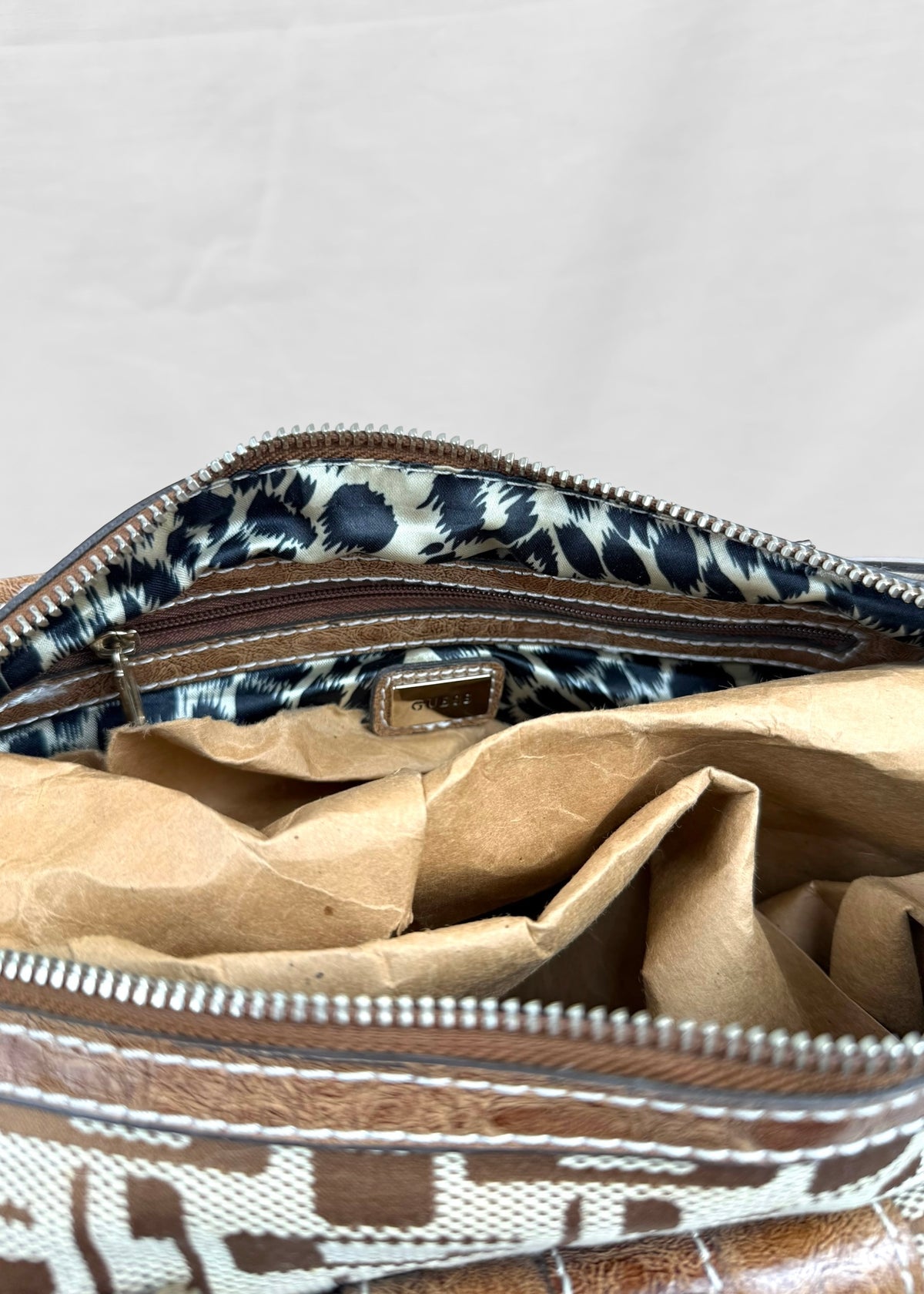 Vintage Guess 00´s Bag Studded in Brown Silver Monogram