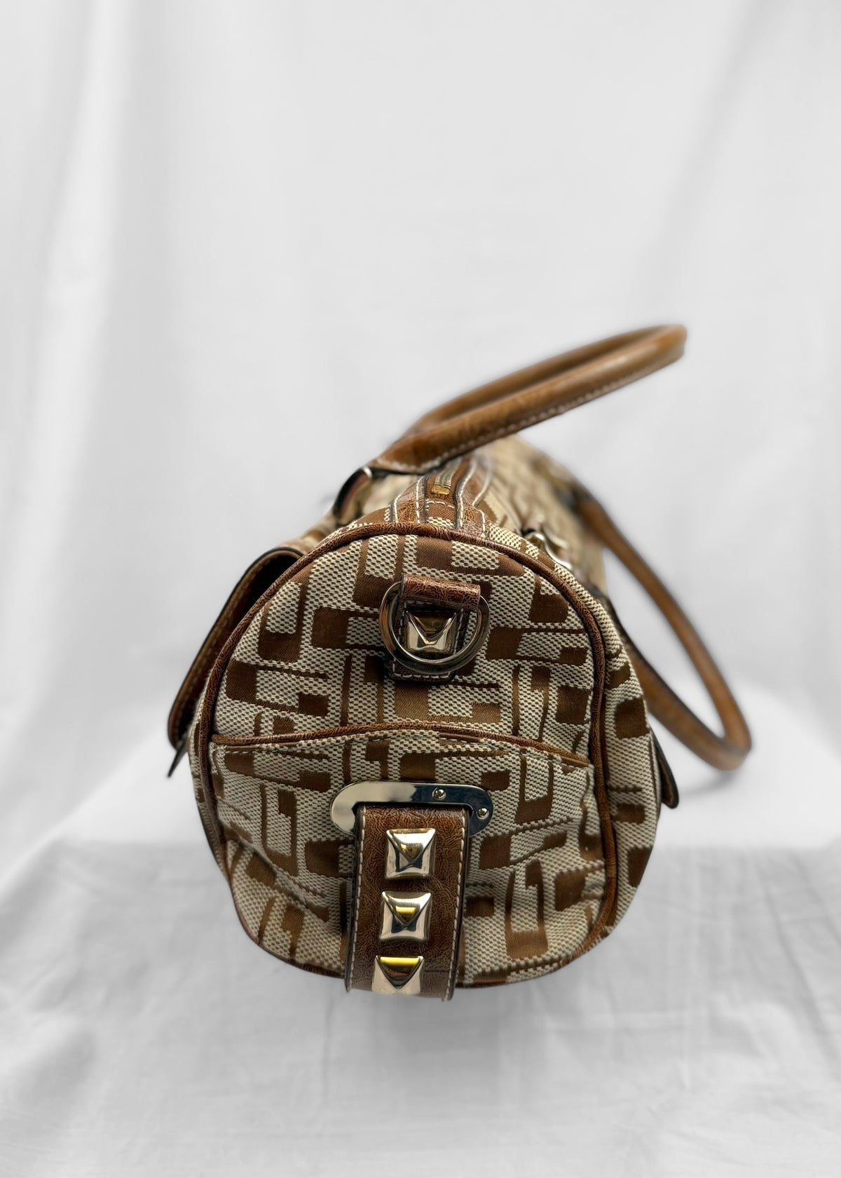Vintage Guess 00´s Bag Studded in Brown Silver Monogram