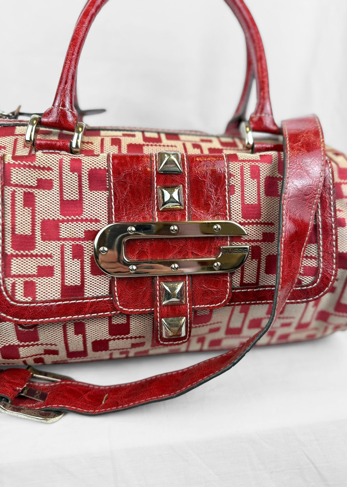 Vintage Guess 00´s Bag Studded in Red Silver Monogram