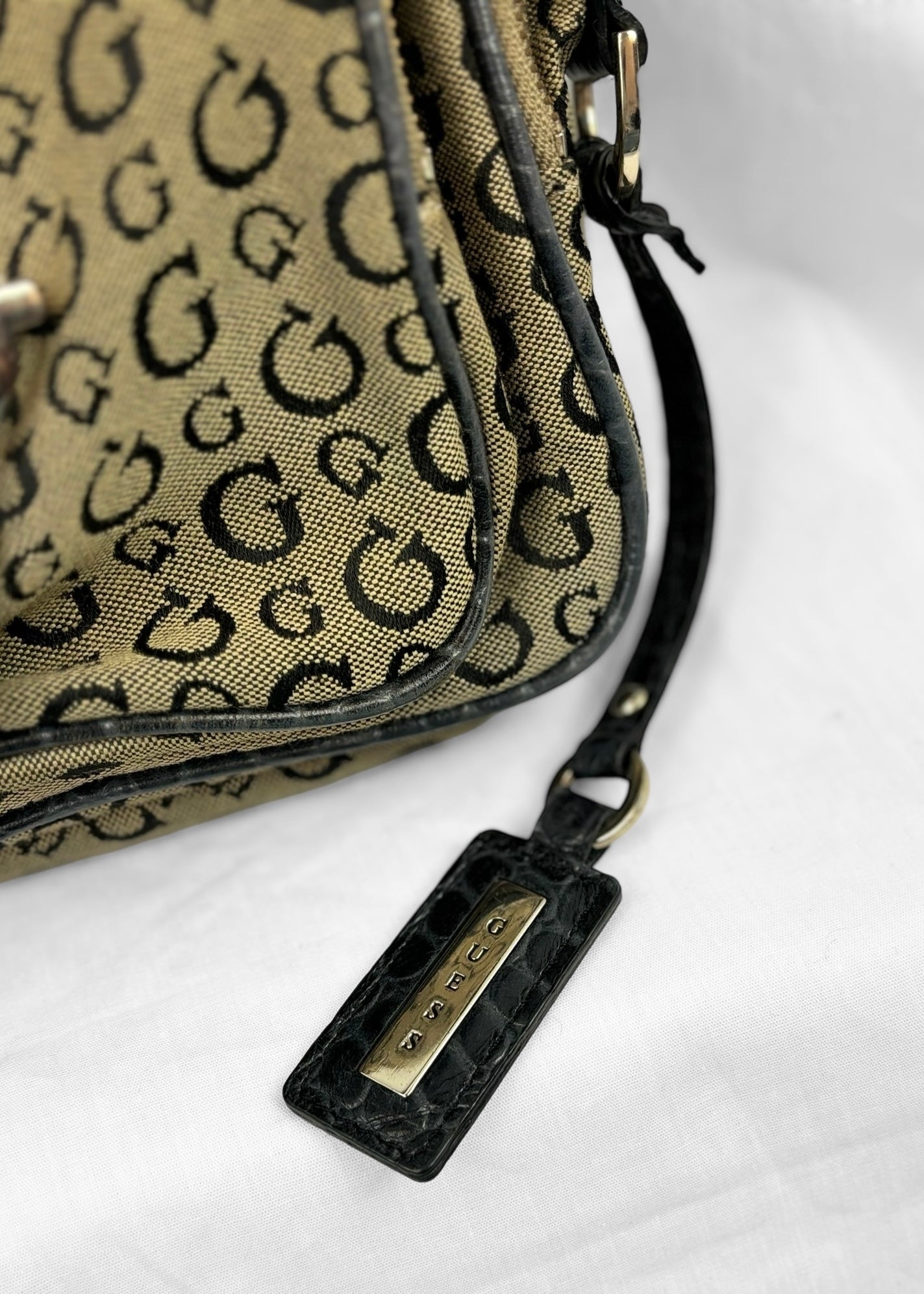 Vintage Guess Crossbody/Shoulder Bag