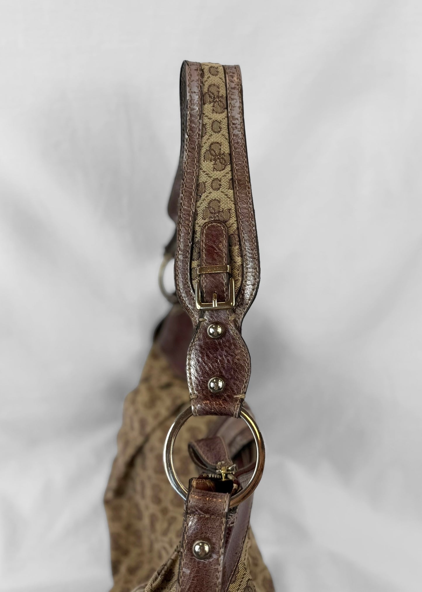 Vintage Guess Shoulderbag in Brown monogram
