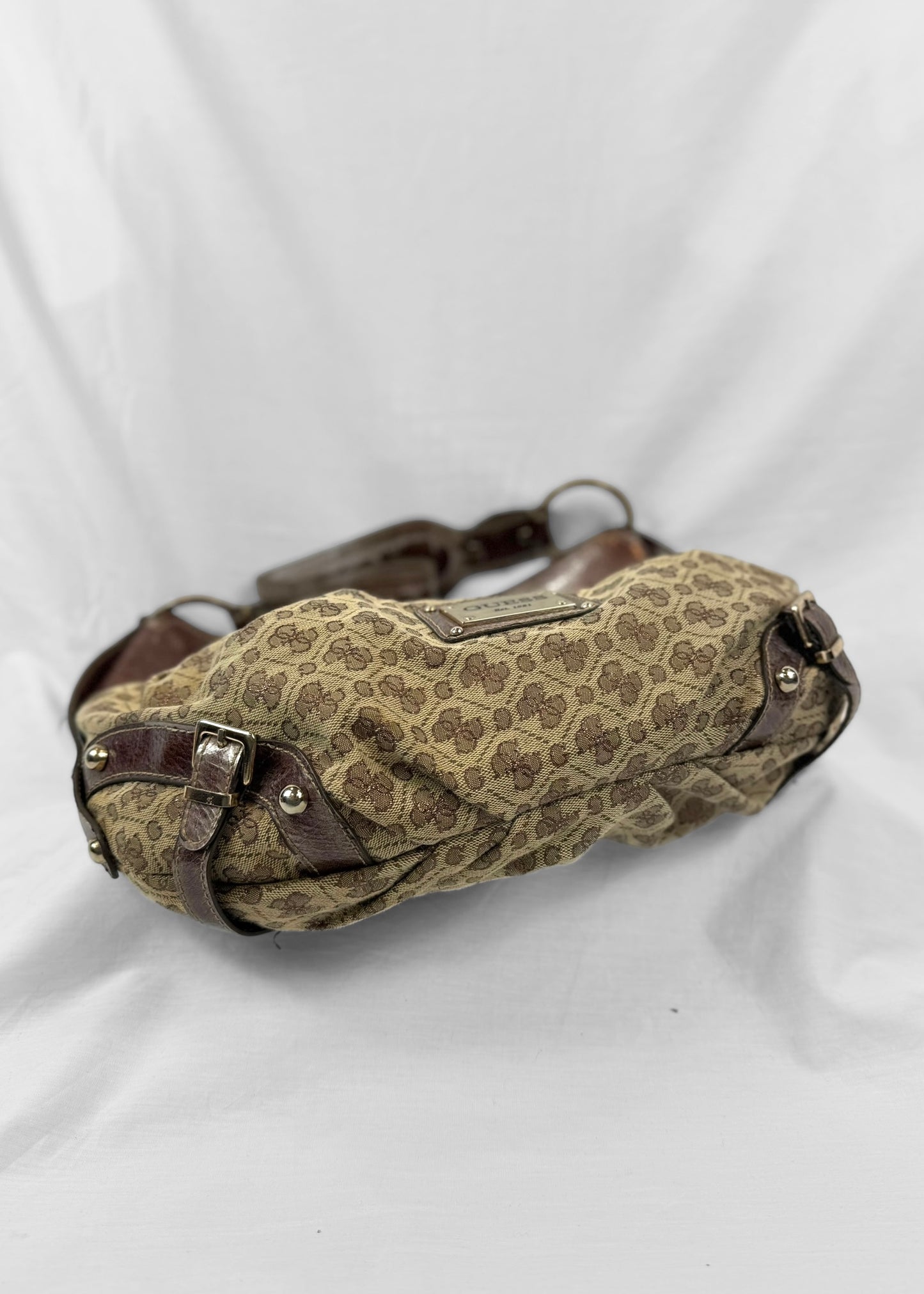 Vintage Guess Shoulderbag in Brown monogram
