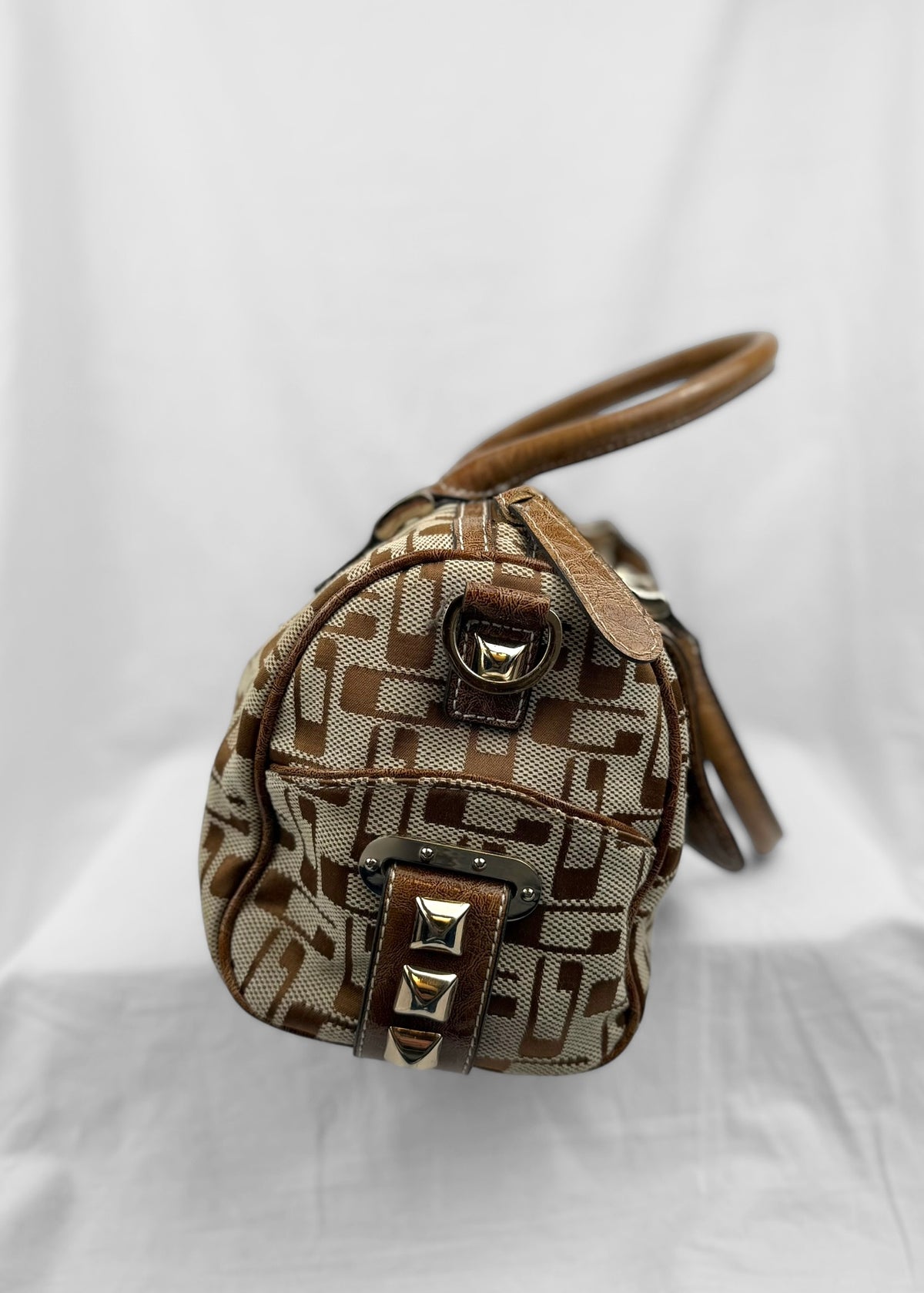 Vintage Guess 00´s Bag Studded in Brown Silver Monogram