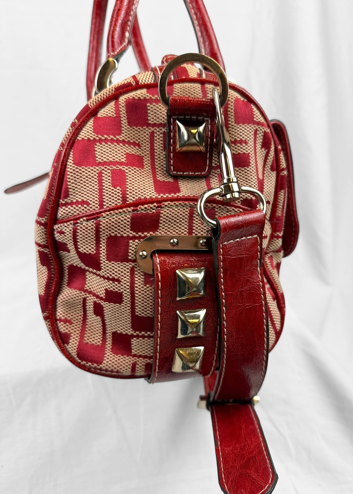 Vintage Guess 00´s Bag Studded in Red Silver Monogram