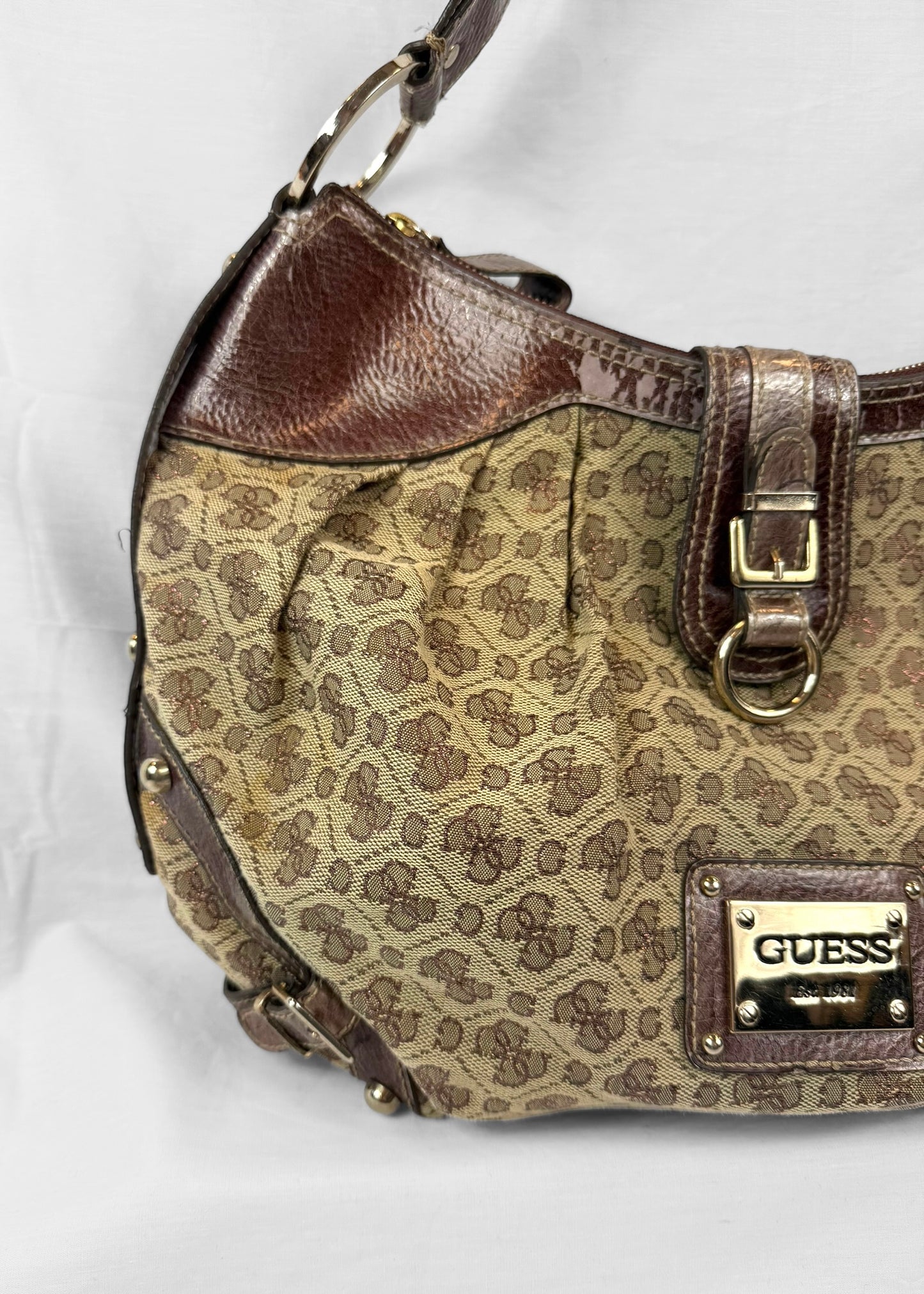 Vintage Guess Shoulderbag in Brown monogram