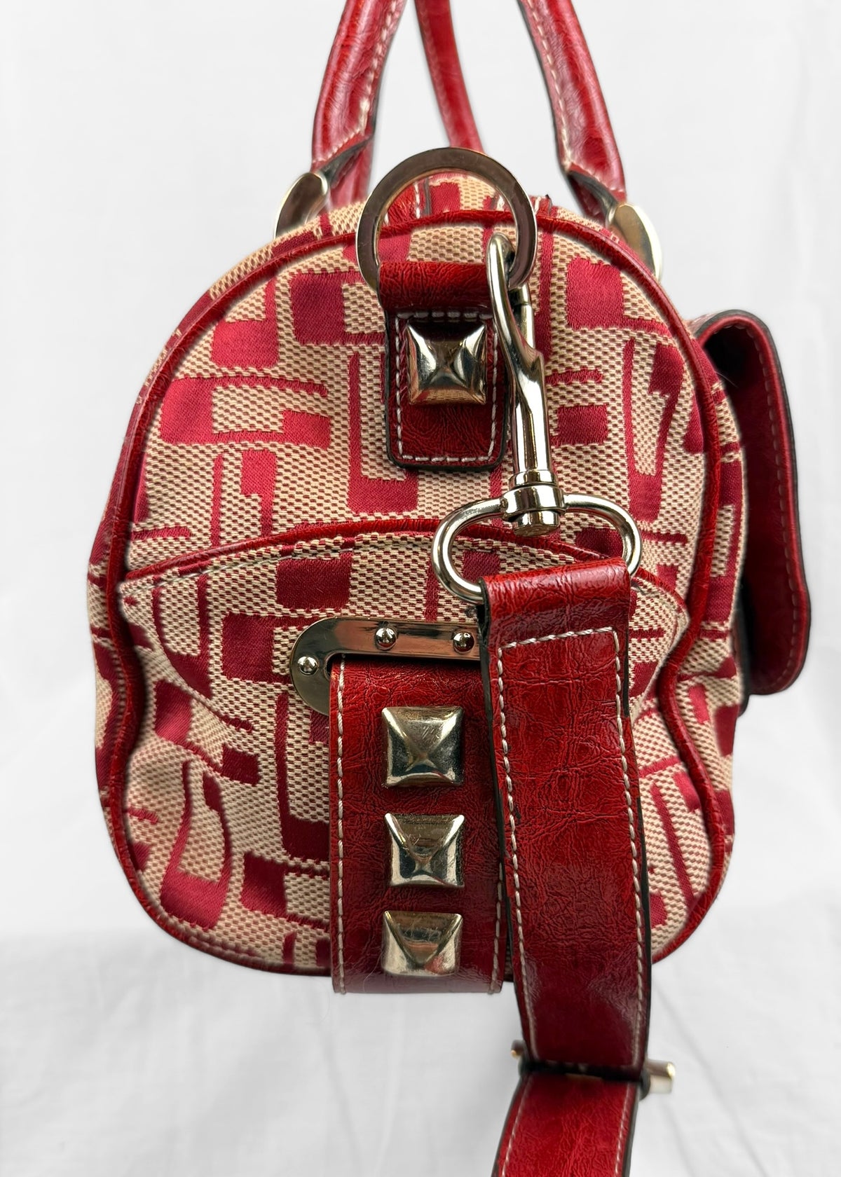 Vintage Guess 00´s Bag Studded in Red Silver Monogram
