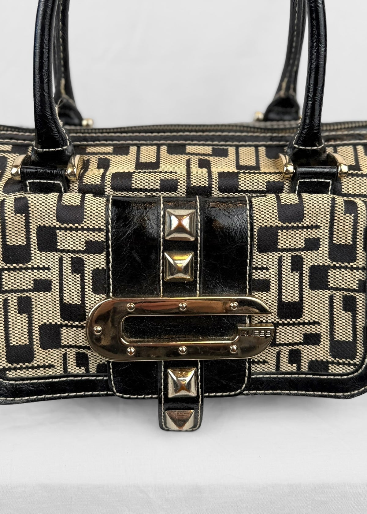 Vintage Guess 00´s Bag Studded in Black Cream Silver Monogram