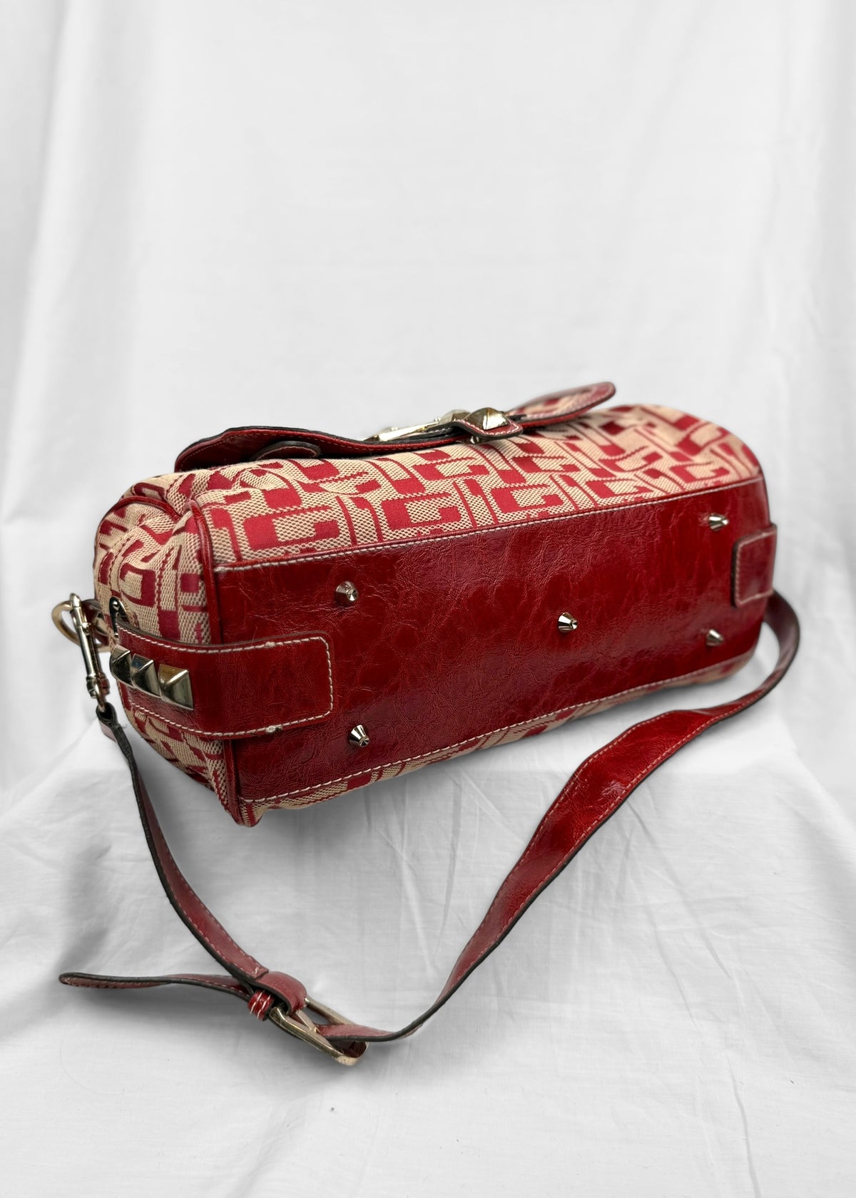 Vintage Guess 00´s Bag Studded in Red Silver Monogram