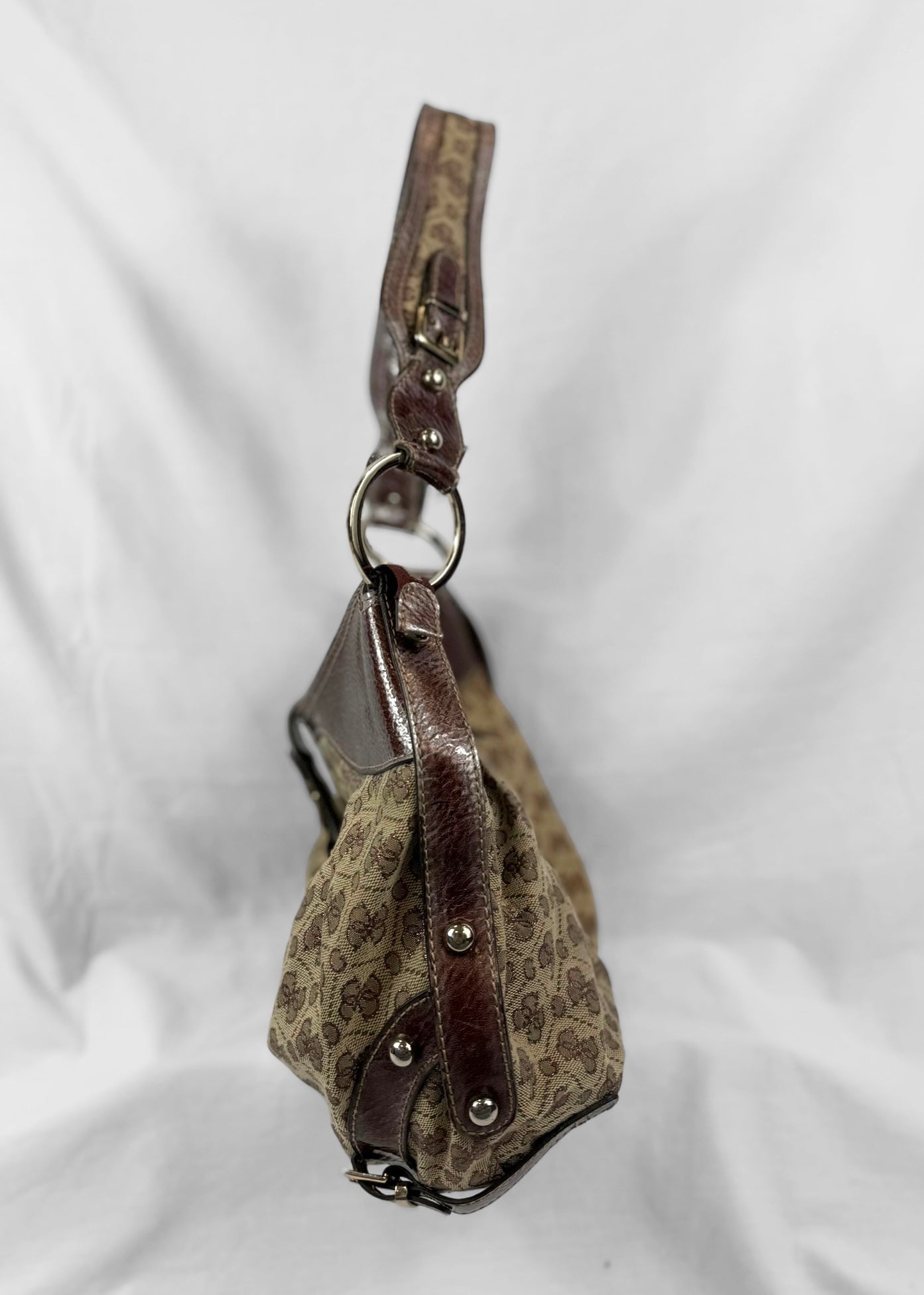 Vintage Guess Shoulderbag in Brown monogram