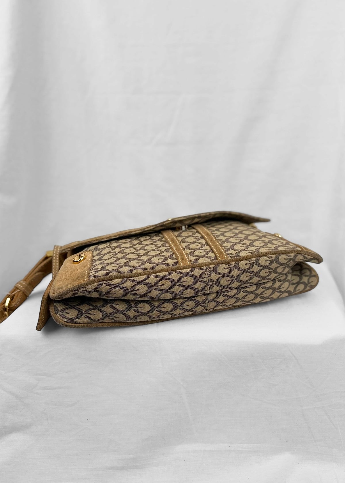 Vintage Guess Bag in Brown Suede and Gold