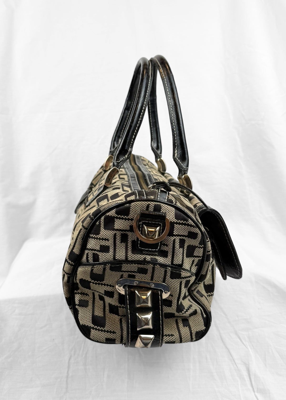 Vintage Guess 00´s Bag Studded in Black Beige Monogram