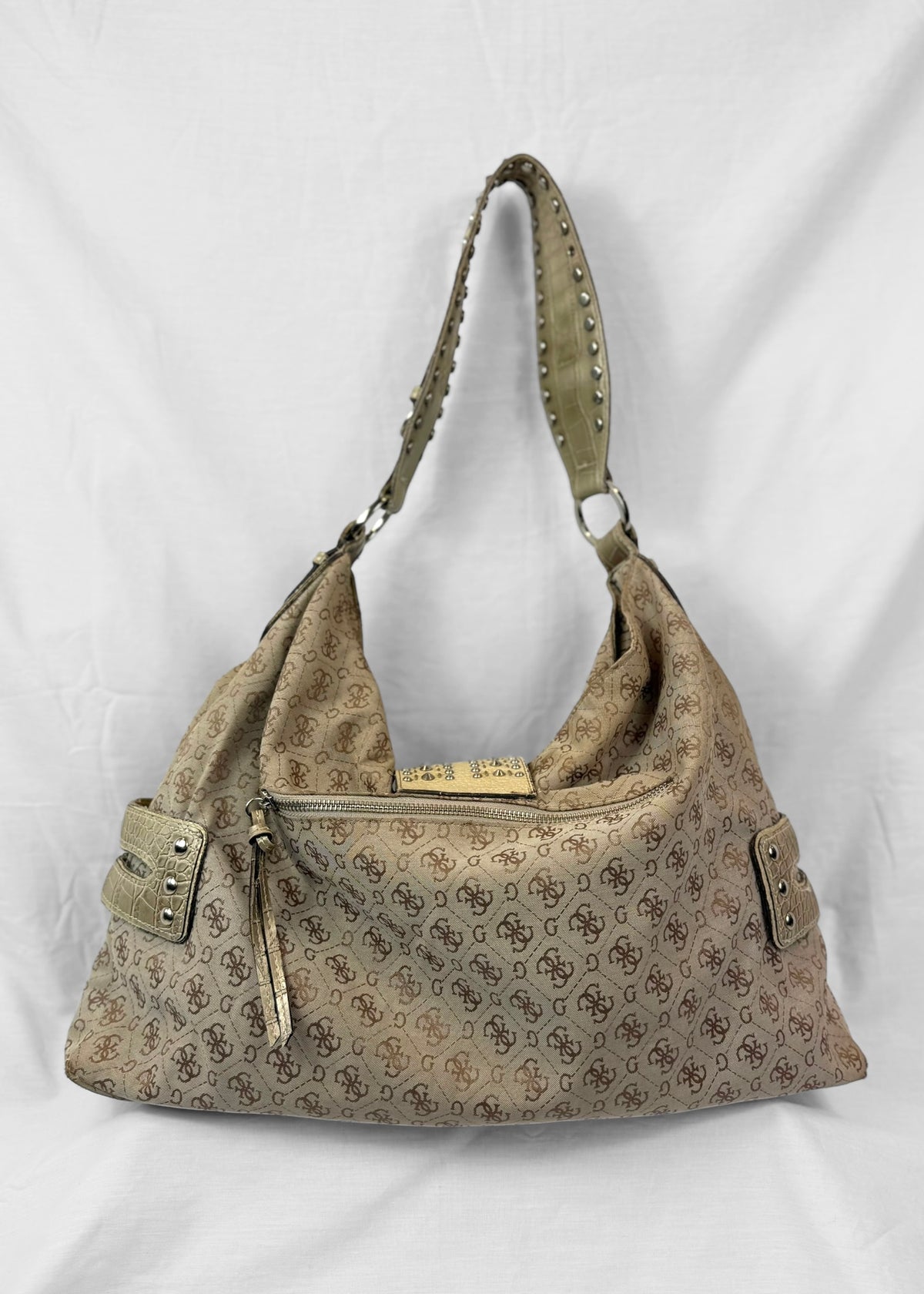 Vintage Guess Hobo Bag in Crème and Studs