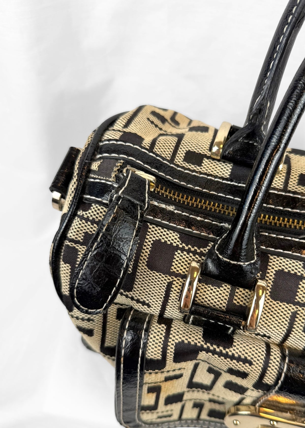 Vintage Guess 00´s Bag Studded in Black Beige Monogram