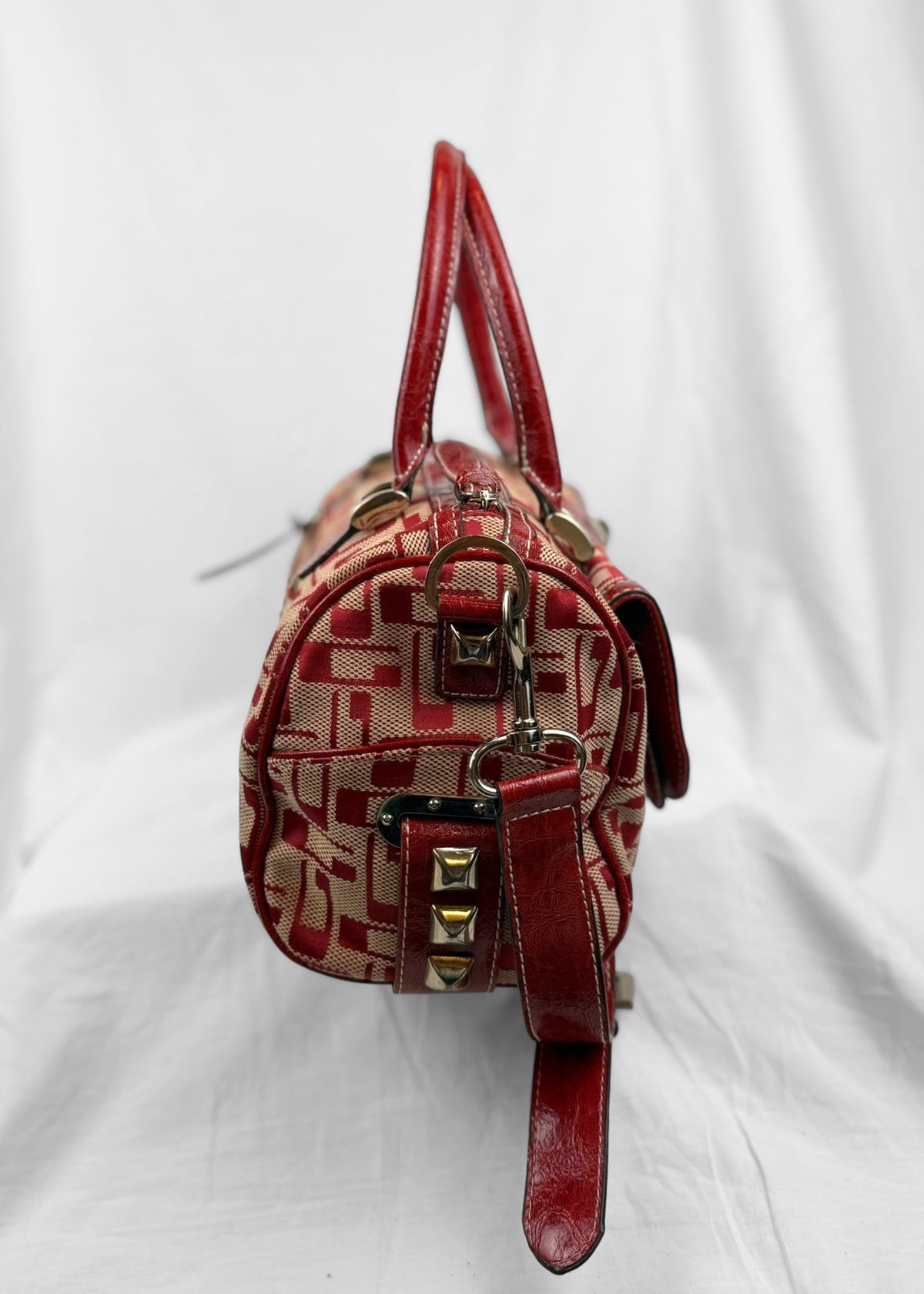 Vintage Guess 00´s Bag Studded in Red Silver Monogram