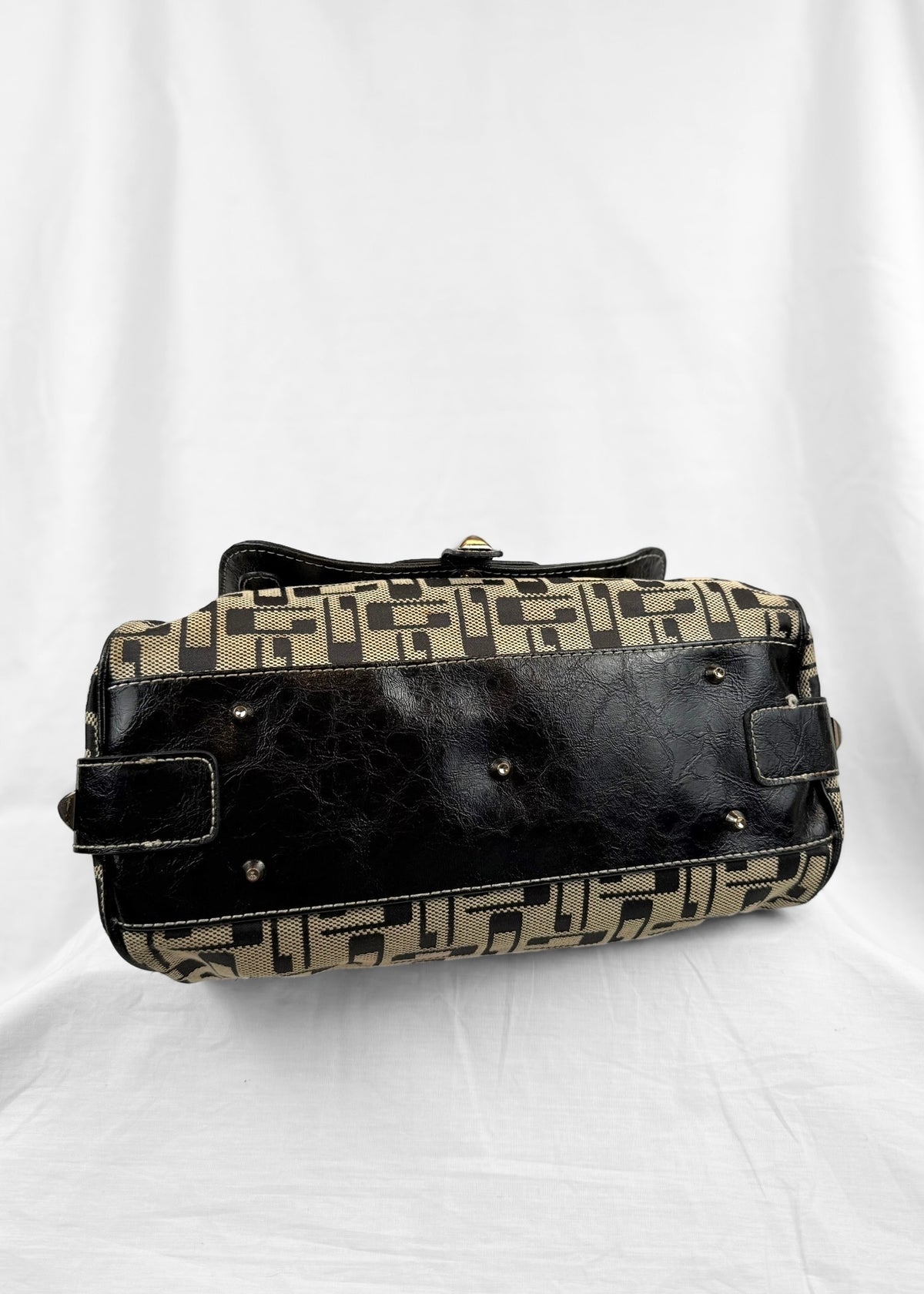 Vintage Guess 00´s Bag Studded in Black Beige Monogram