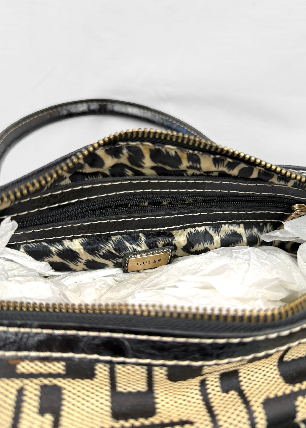 Vintage Guess 00´s Bag Studded in Black Cream Silver Monogram