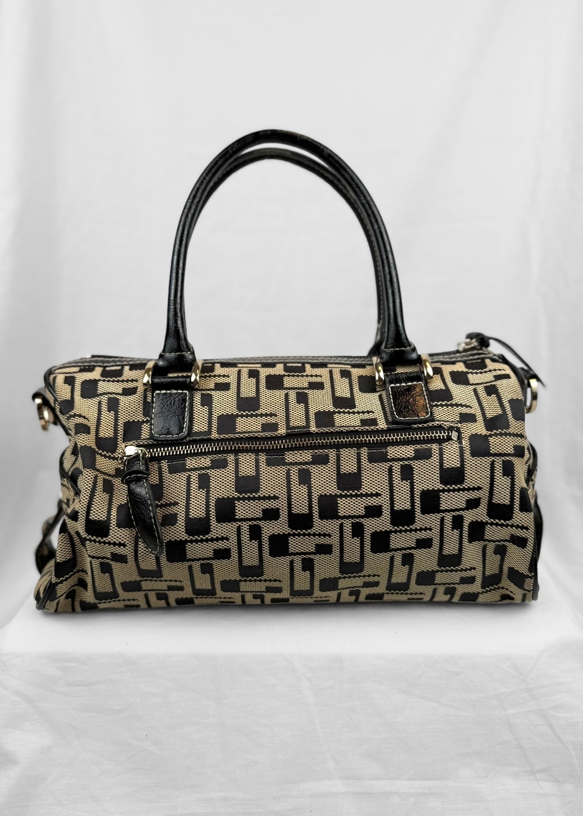 Vintage Guess 00´s Bag Studded in Black Cream Silver Monogram