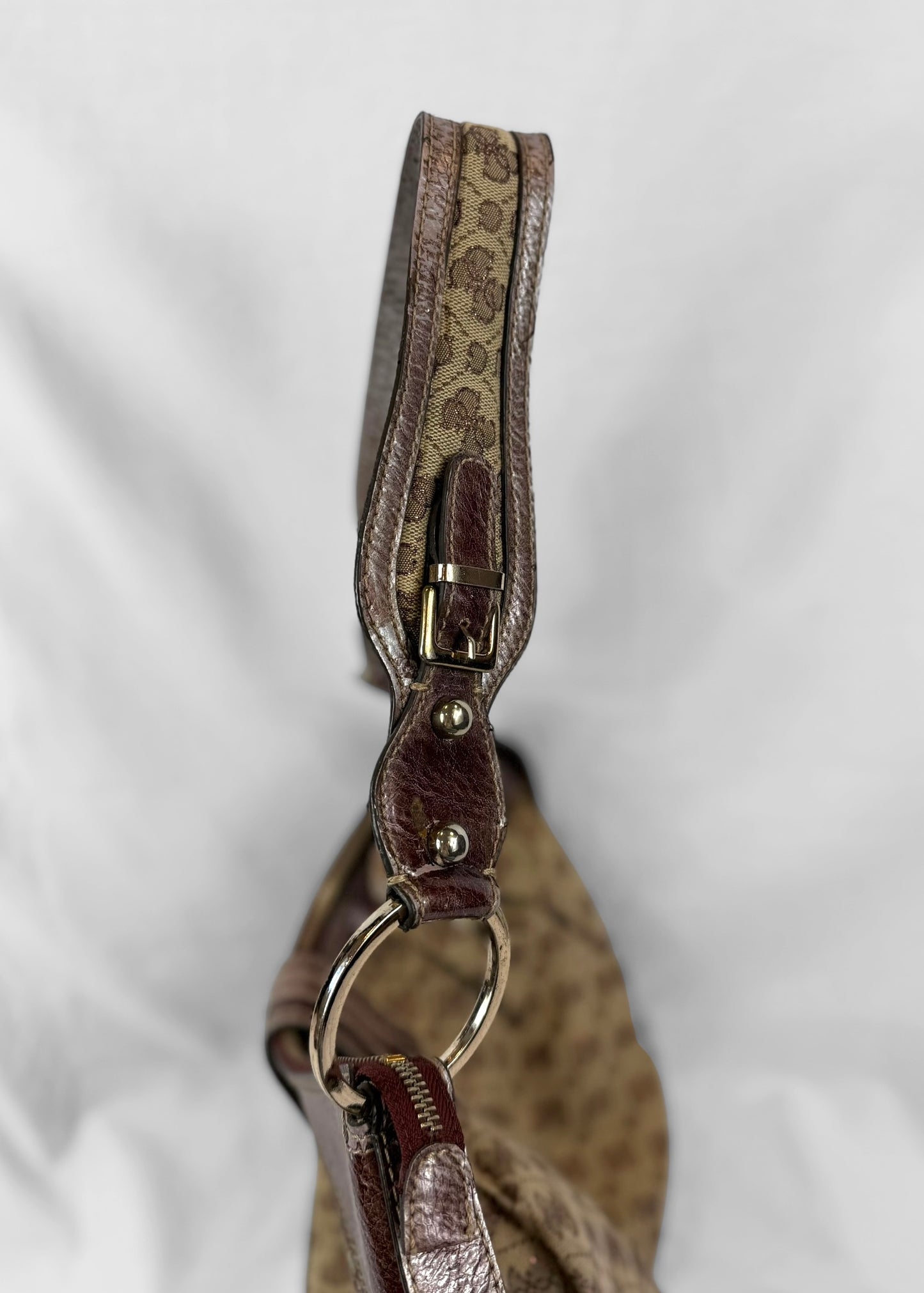 Vintage Guess Shoulderbag in Brown monogram