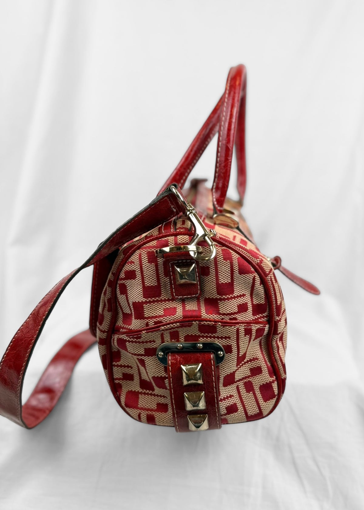 Vintage Guess 00´s Bag Studded in Red Silver Monogram