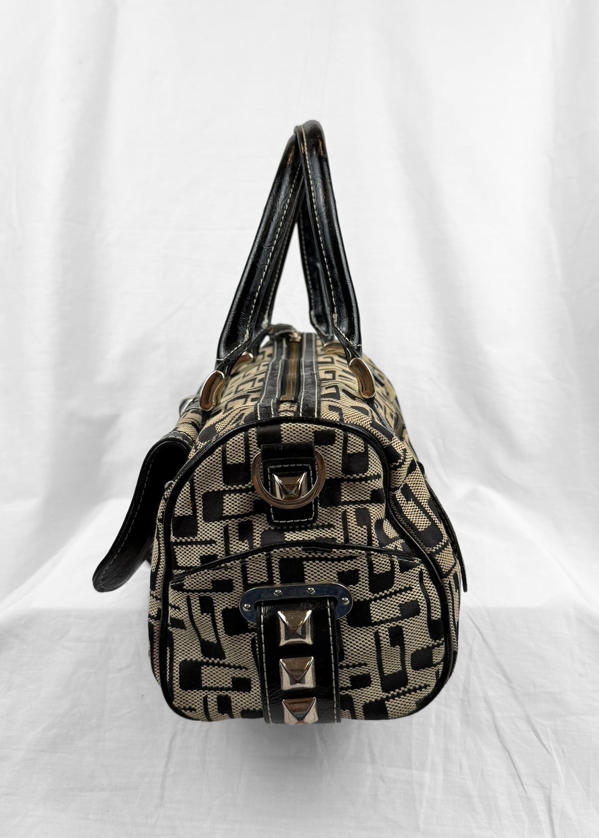 Vintage Guess 00´s Bag Studded in Black Beige Monogram