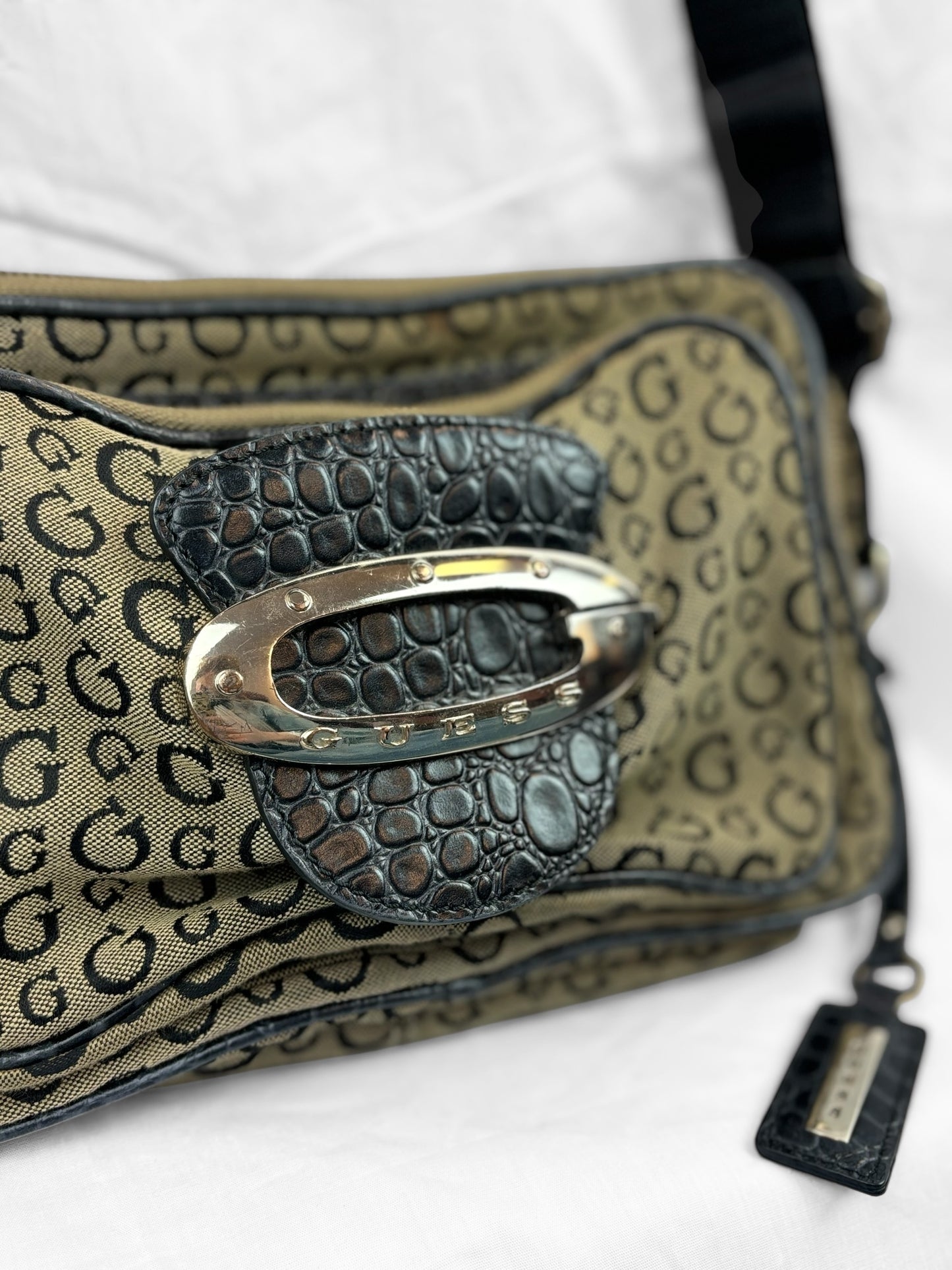 Vintage Guess Crossbody/Shoulder Bag