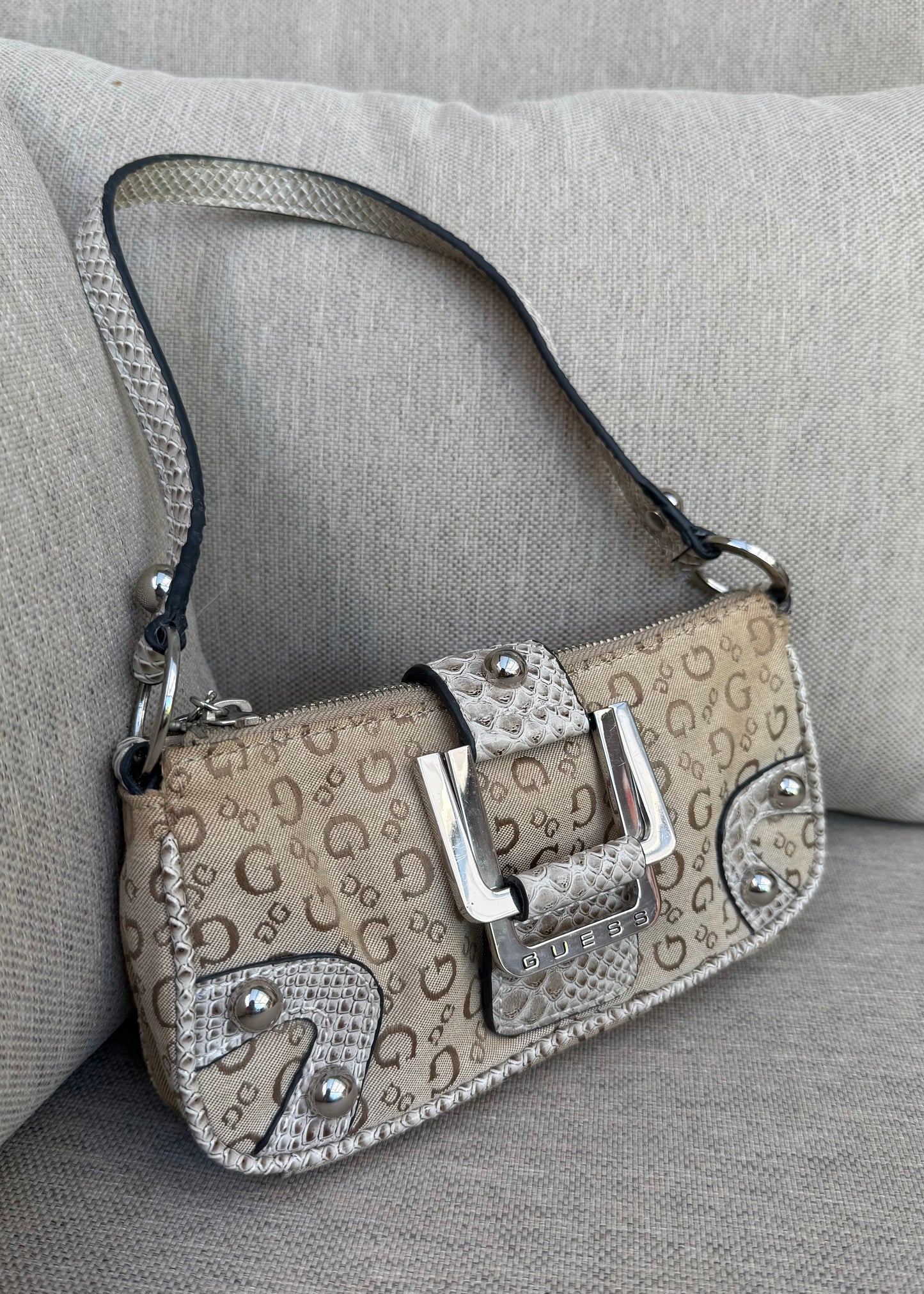 Vintage Guess Small Shoulderbag in Light Brown