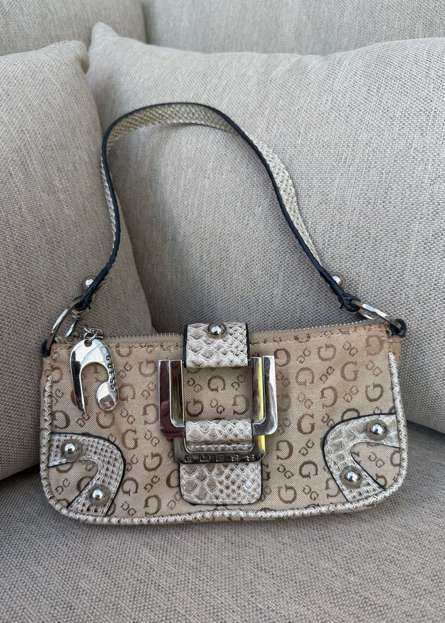 Vintage Guess Small Shoulderbag in Light Brown