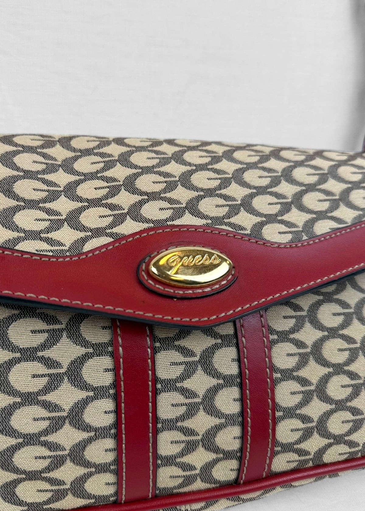 Vintage Guess Shoulderbag in Red Monogram