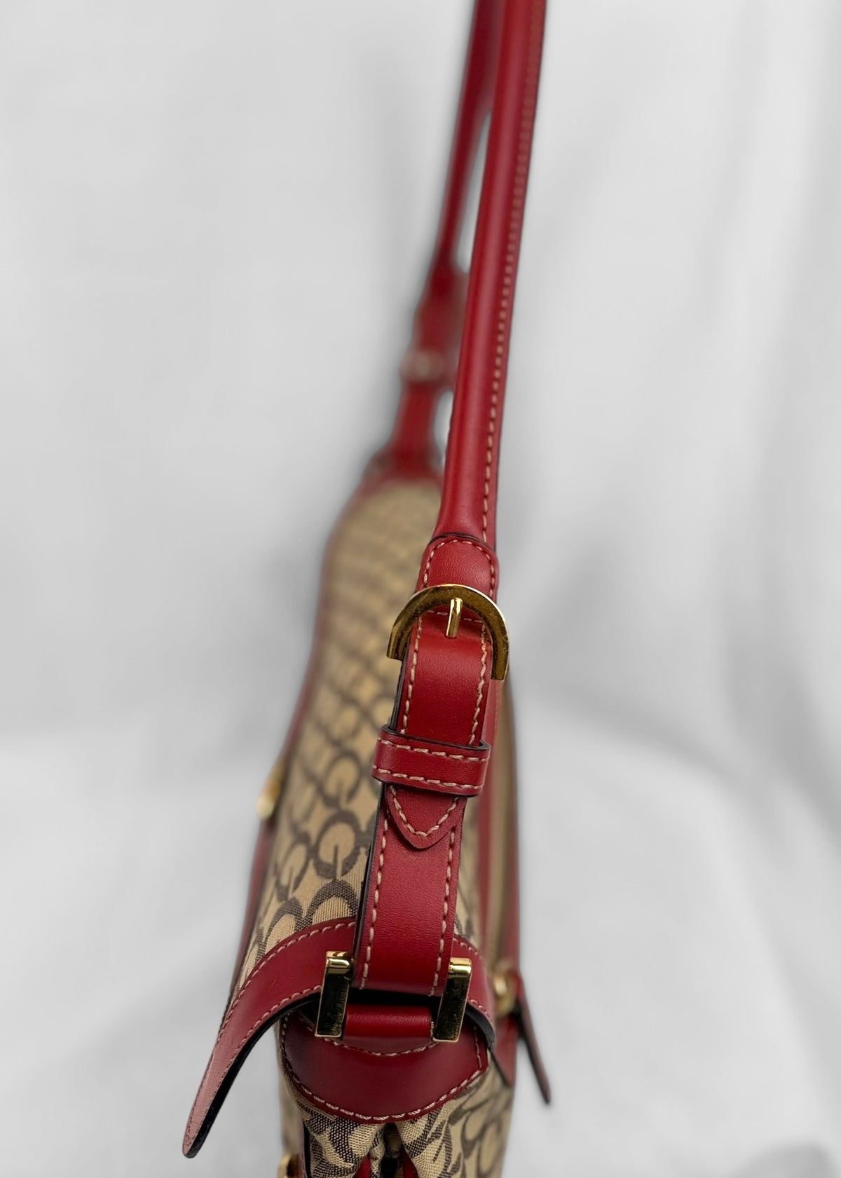 Vintage Guess Shoulderbag in Red Monogram