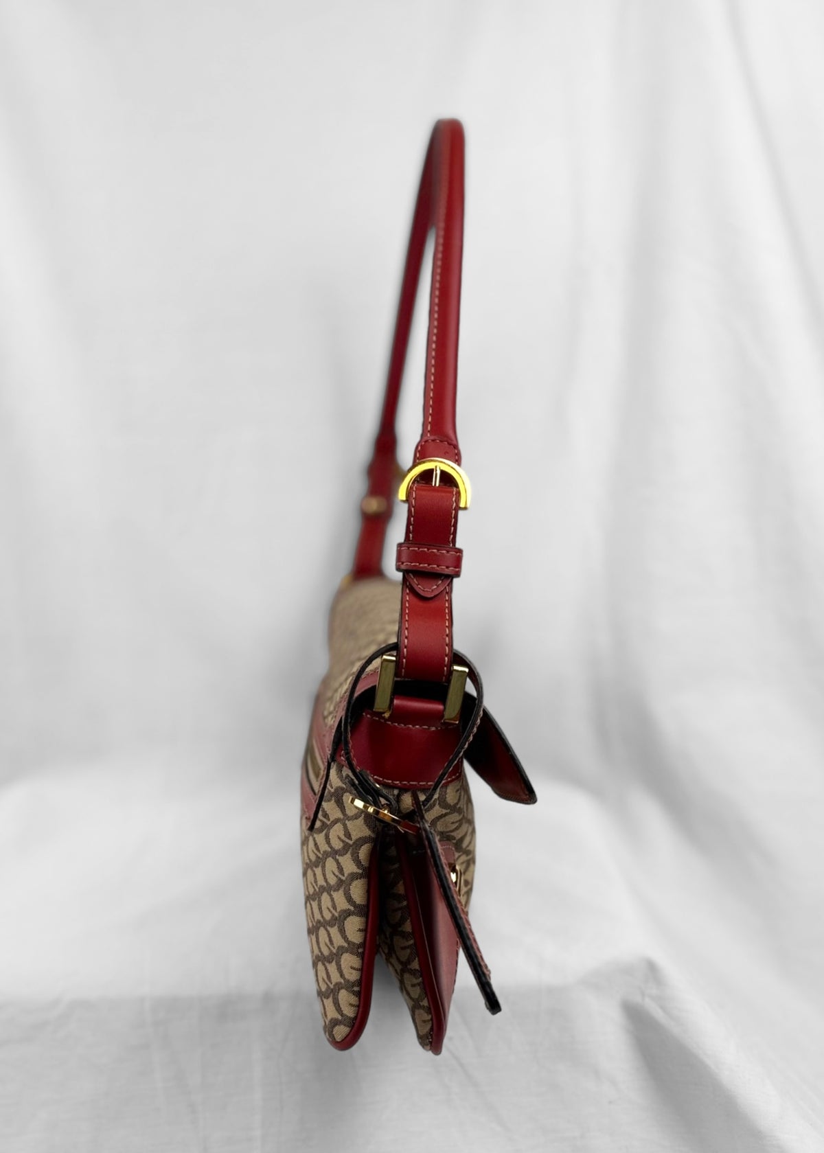 Vintage Guess Shoulderbag in Red Monogram