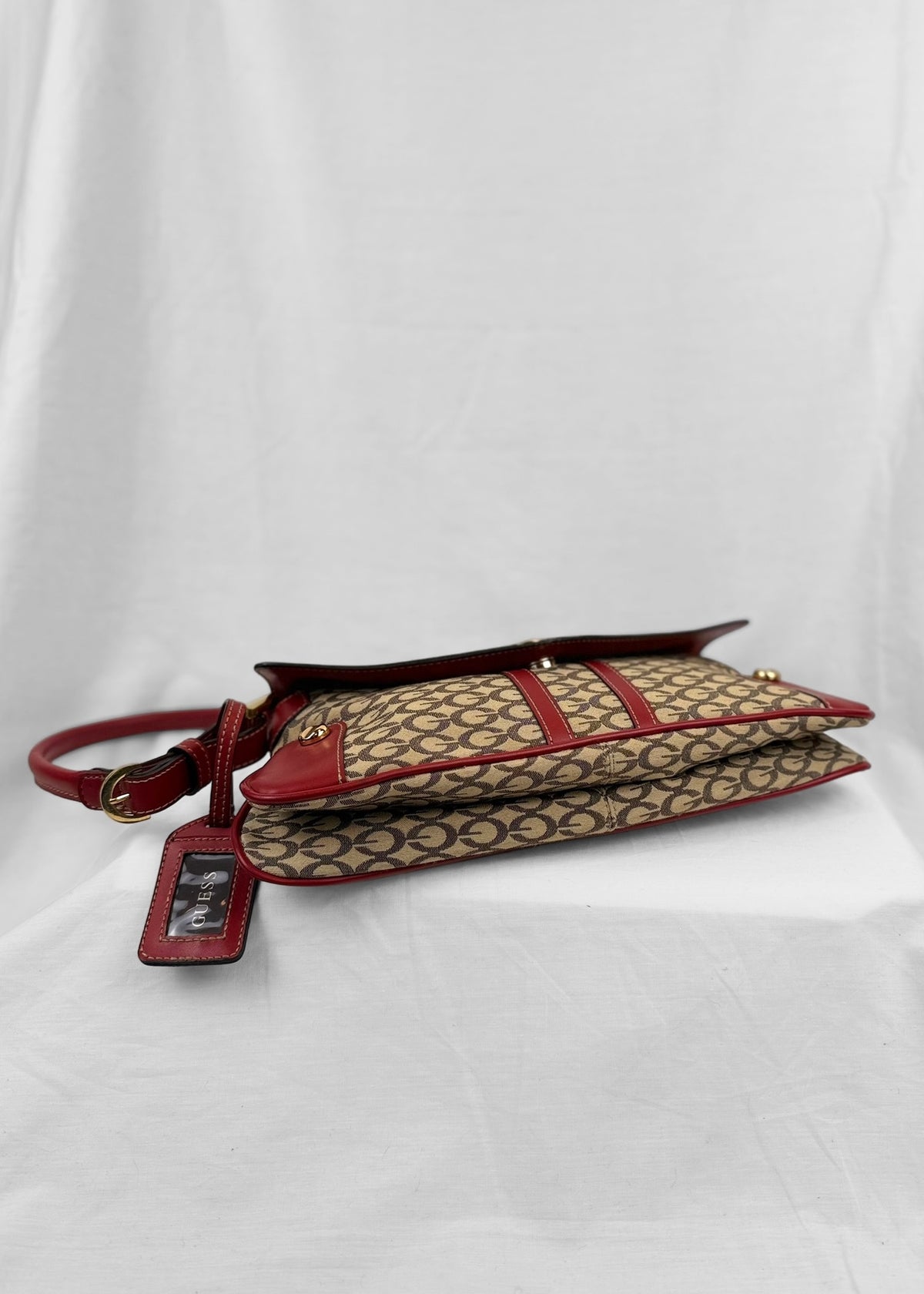 Vintage Guess Shoulderbag in Red Monogram