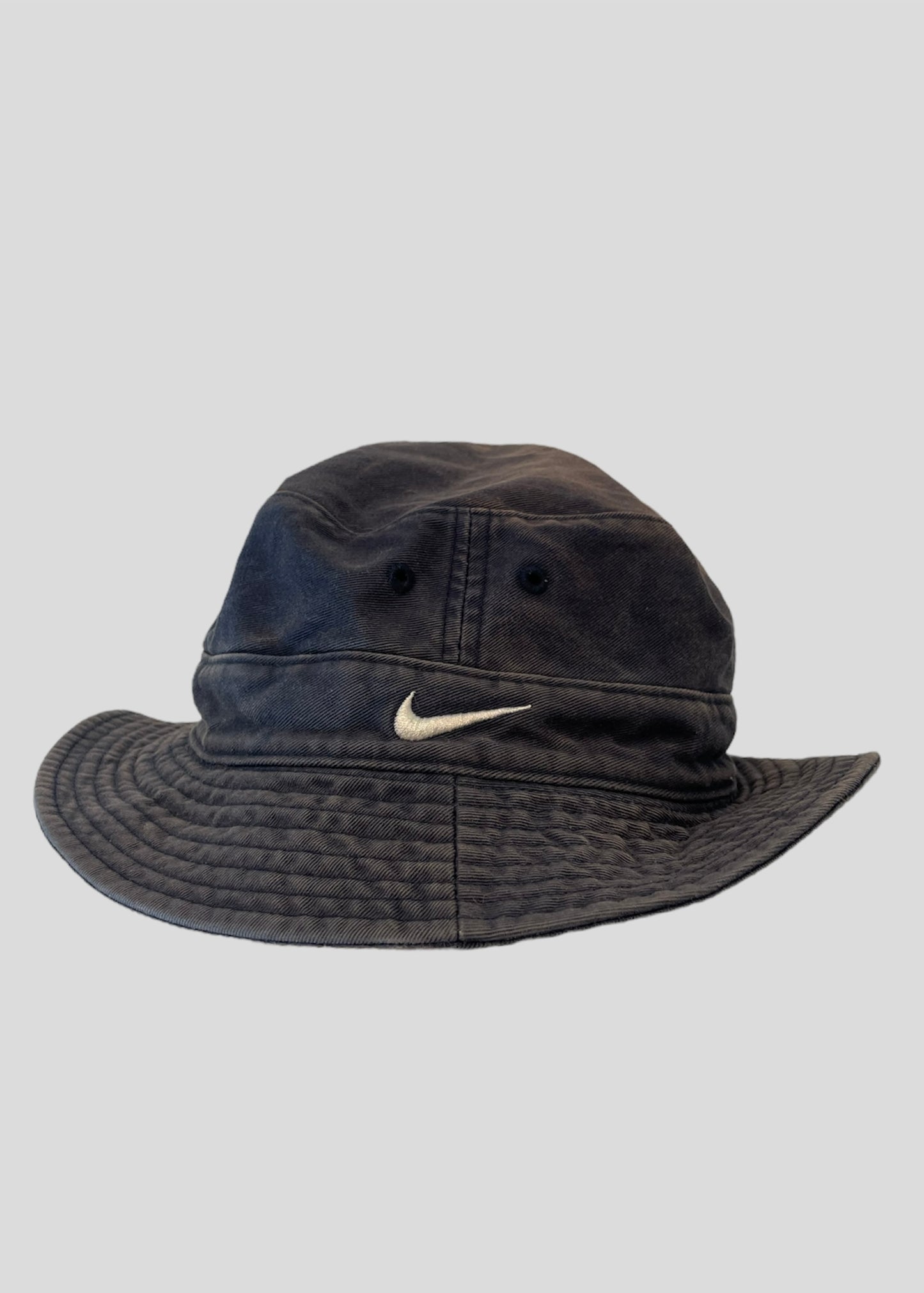 VINTAGE NIKE BUCKET HAT