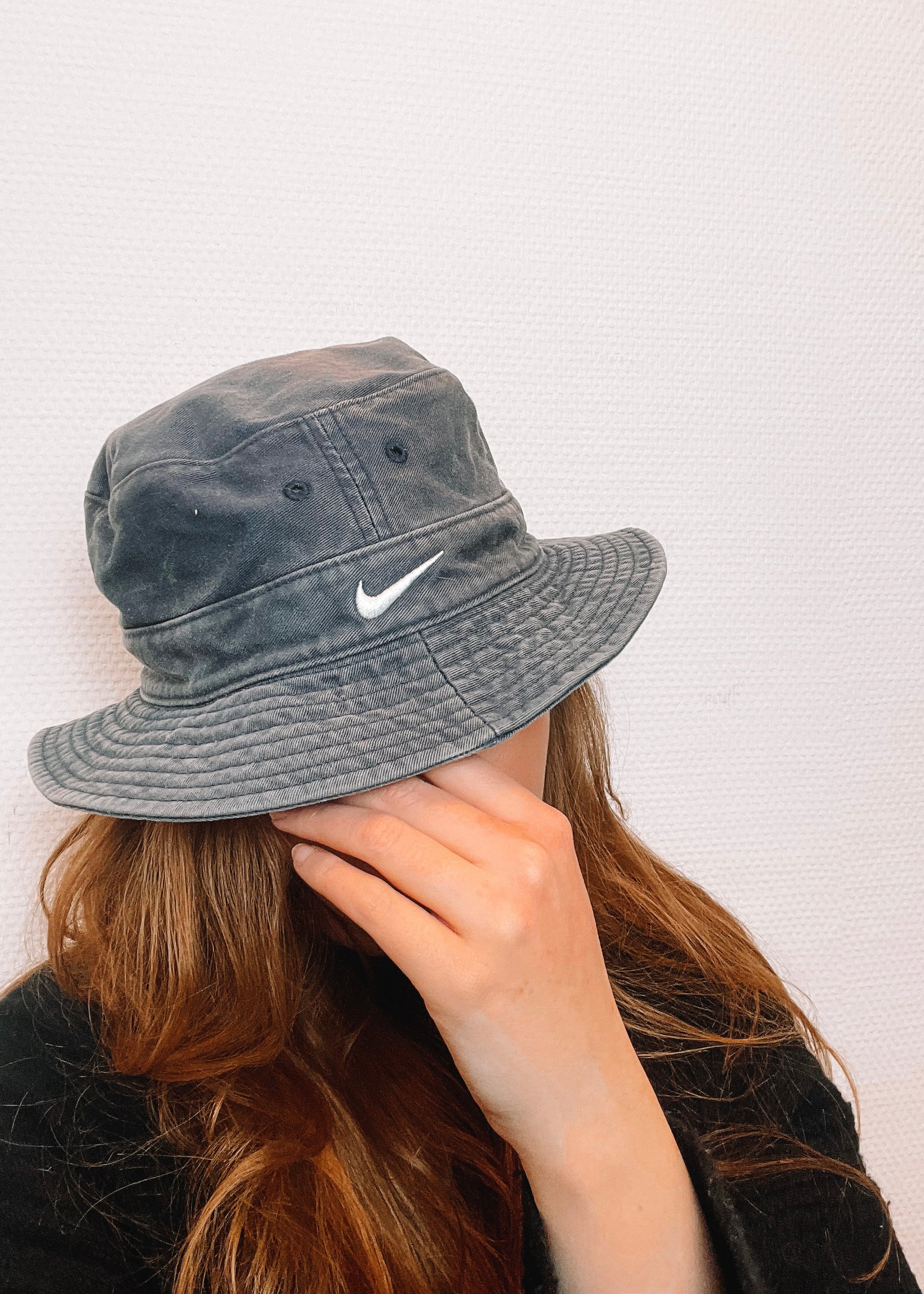 VINTAGE NIKE BUCKET HAT